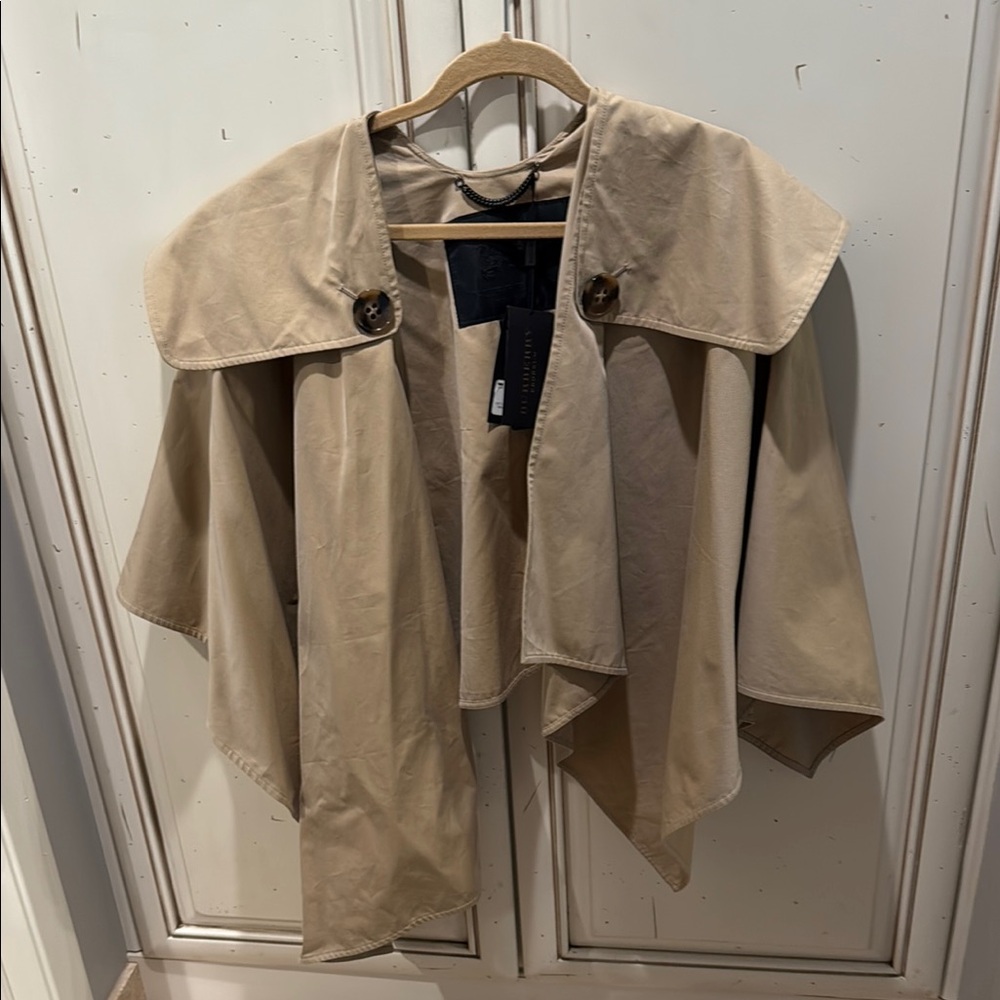 NWT Burberry Tan Cape with Dramatic Collar